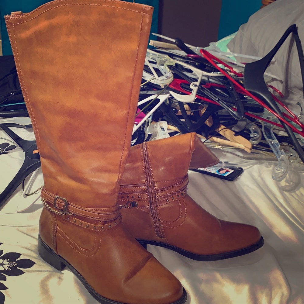 Tall riding boots